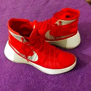 Red and white nike zoom size 12